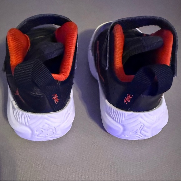 Boys Michael Jordan Stay Loyal shoes in black & red. Size 6 C EUC - Picture 3 of 7